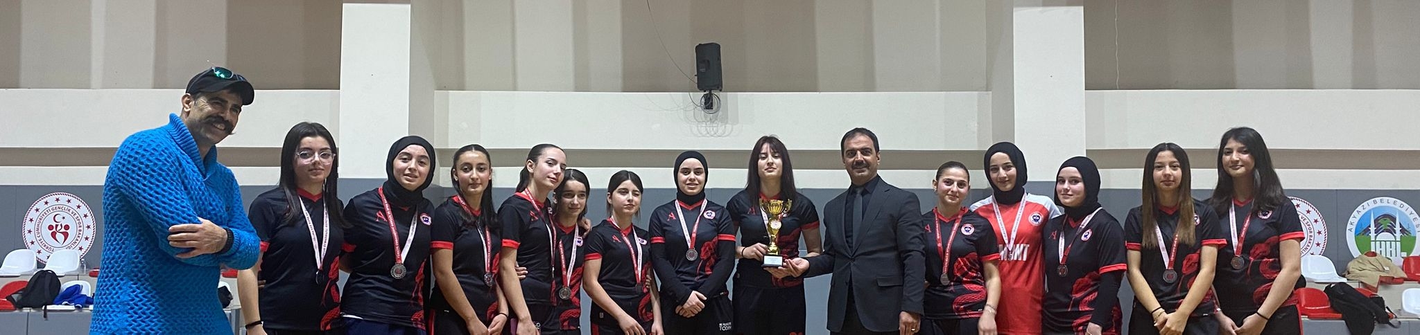 Okul Sporları Futsal Müsabakalarında ödüller verildi