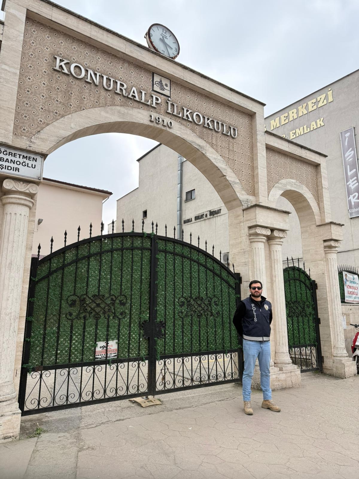 Okullarda güvenlik alarmı: Akyazı’da polis nöbette