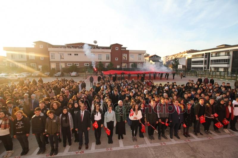 Okullarda Her Yer Kırmızı Beyaza Büründü