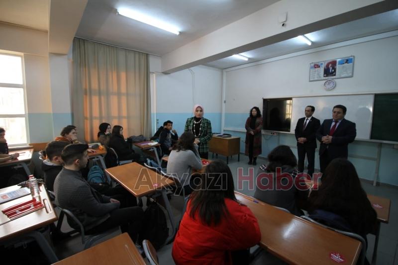 Okullarda Her Yer Kırmızı Beyaza Büründü