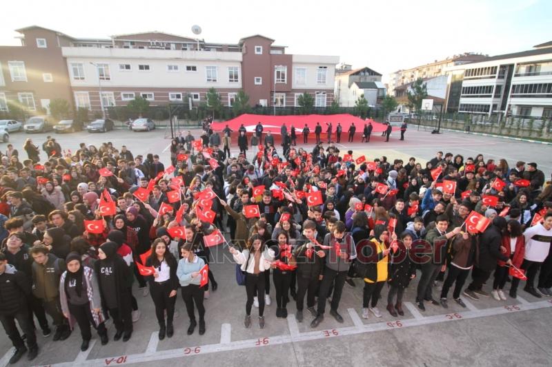 Okullarda Her Yer Kırmızı Beyaza Büründü