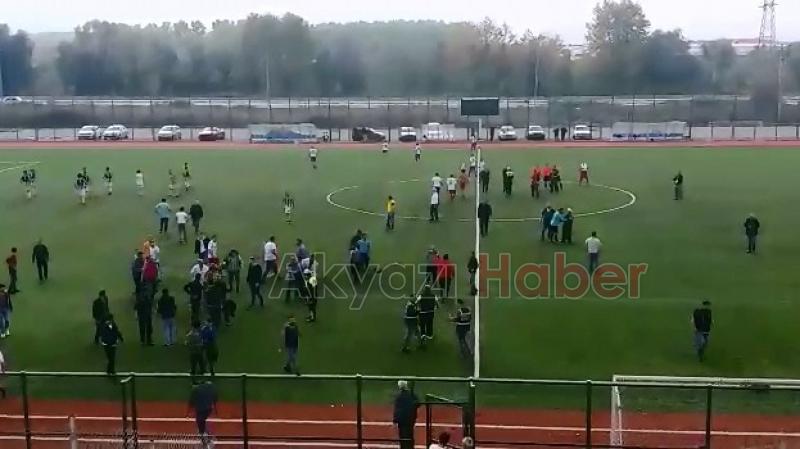 Olay maç Tekmeler yumruklar havada uçuştu