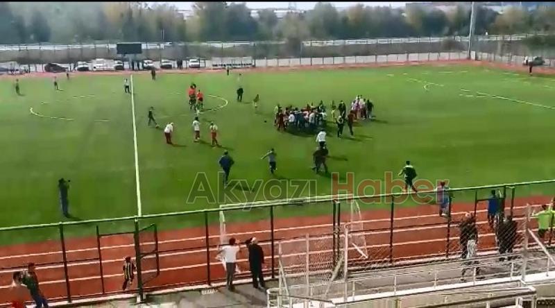 Olay maç Tekmeler yumruklar havada uçuştu
