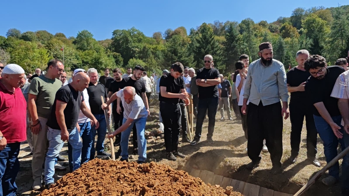 Ömer Atmaca Toprağa Verildi 