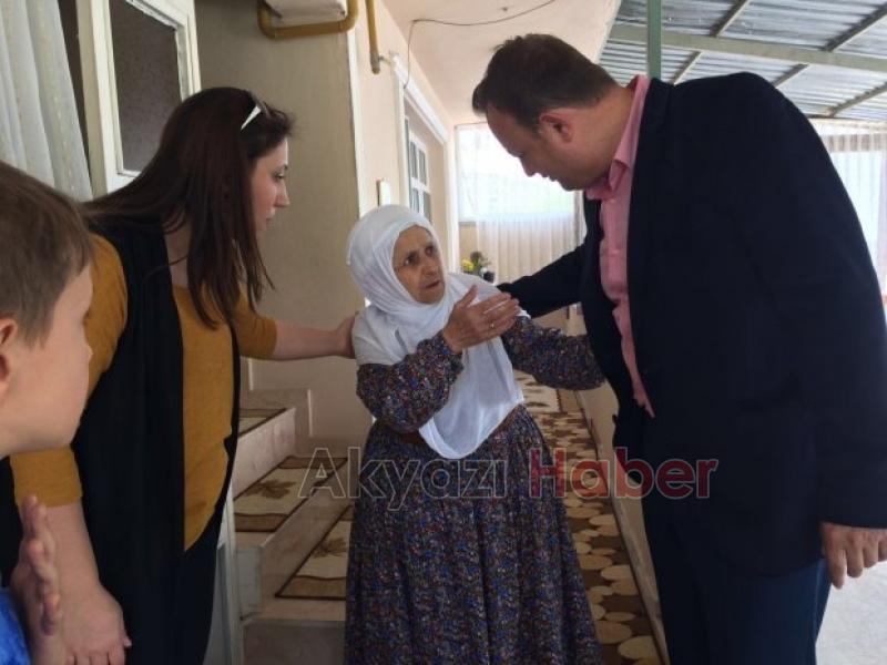 Ömercikler Mahallesi Muhtarı Anneleri Unutmadı