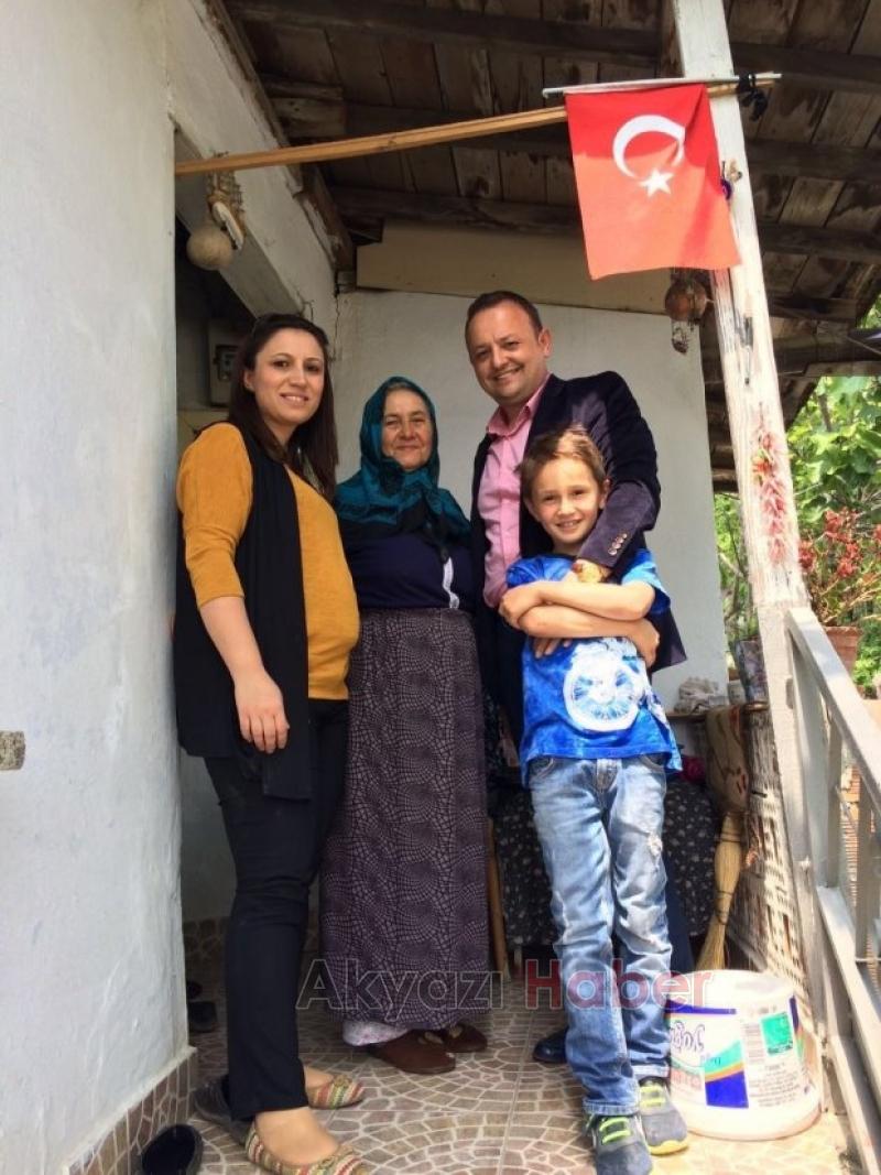 Ömercikler Mahallesi Muhtarı Anneleri Unutmadı