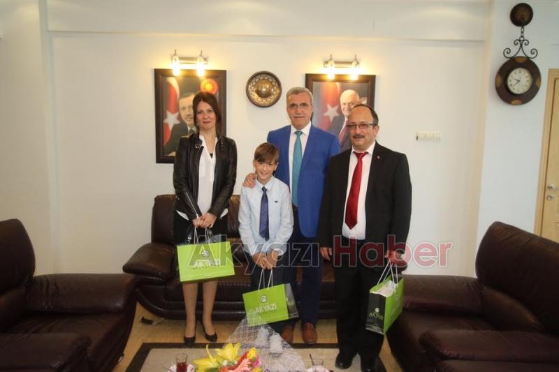 Onur Efe Başkan Koltuğuna Oturdu