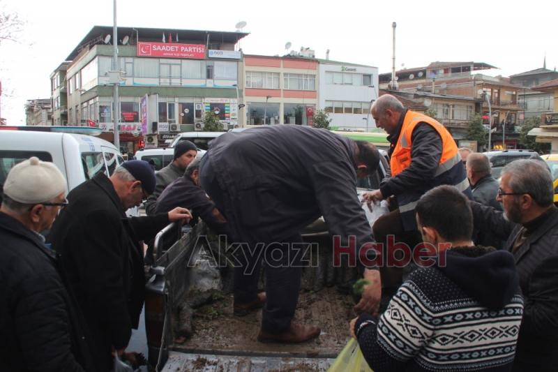 ORMAN İŞLETMESİNDEN KANDiL ÖNCESi FiDAN DAĞITIMI YAPILDI