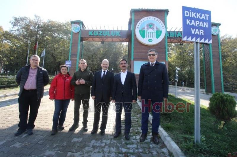 Orman Parkta Doğa Yürüyüşü Ve Meyve Fidanı Dikimi