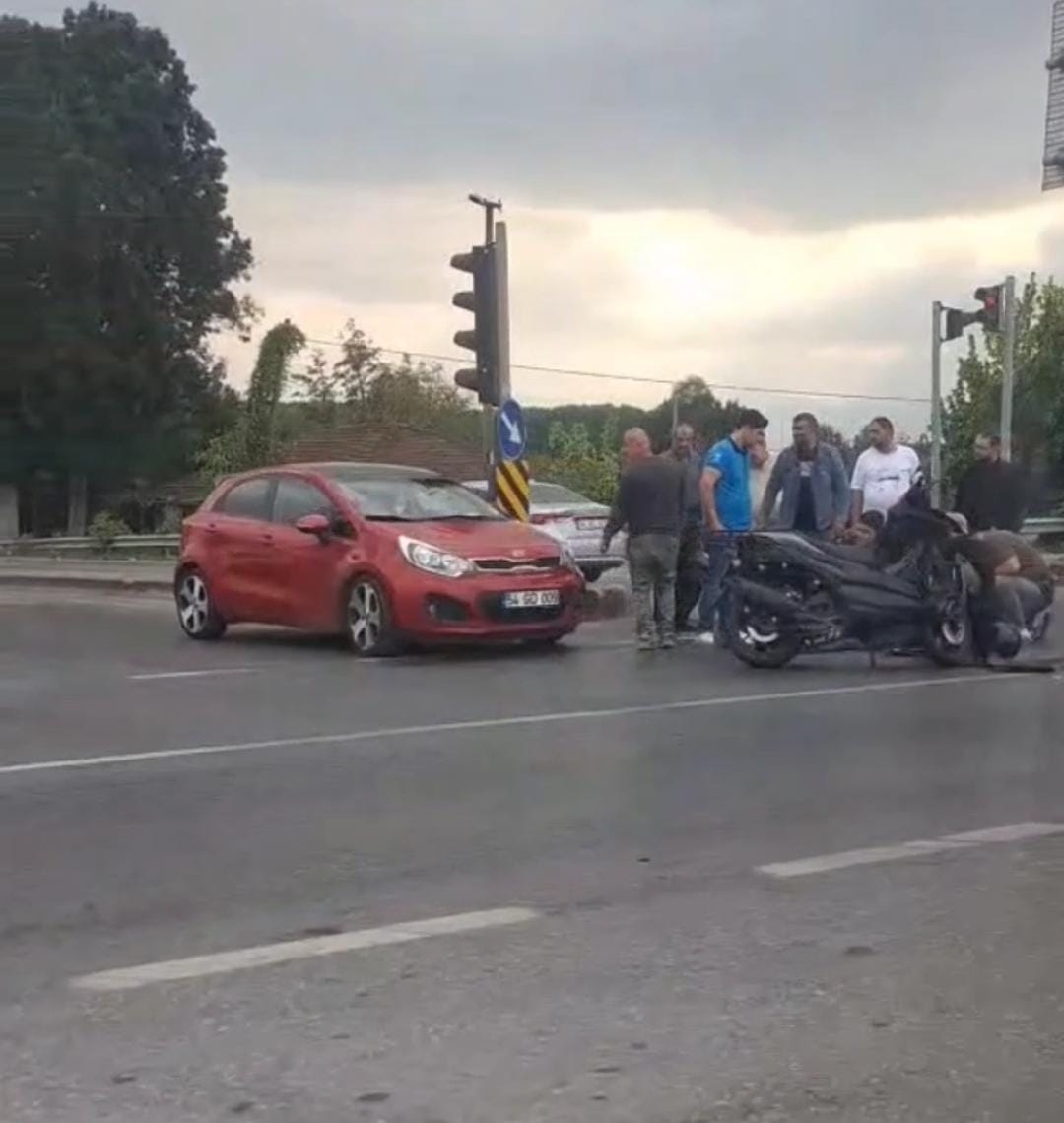 Ormanköy'de motosikletler çarpıştı