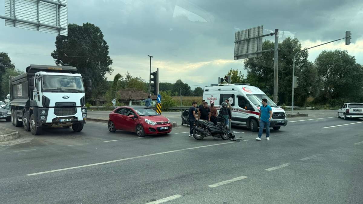 Ormanköy'de motosikletler çarpıştı