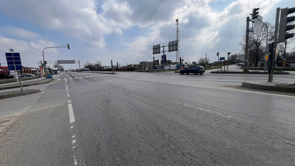 Ormanköy'de otomobil ile kamyonet çarpıştı