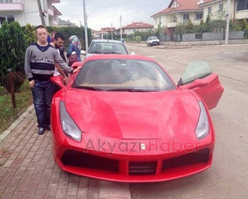Otizmli Çocukları Ferrari İle Gezdirdi