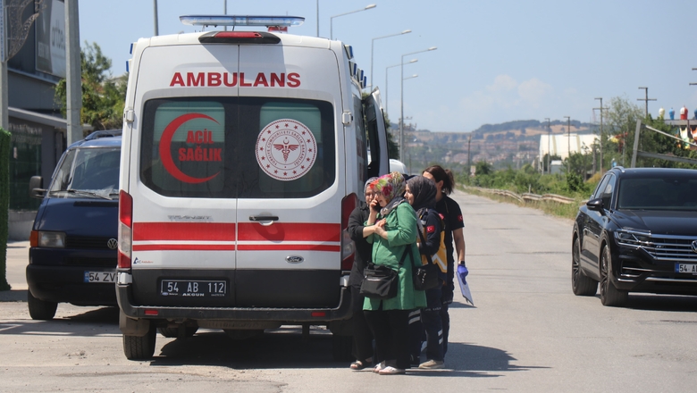 Oto kılıf imalathanesinin tavanı çöktü