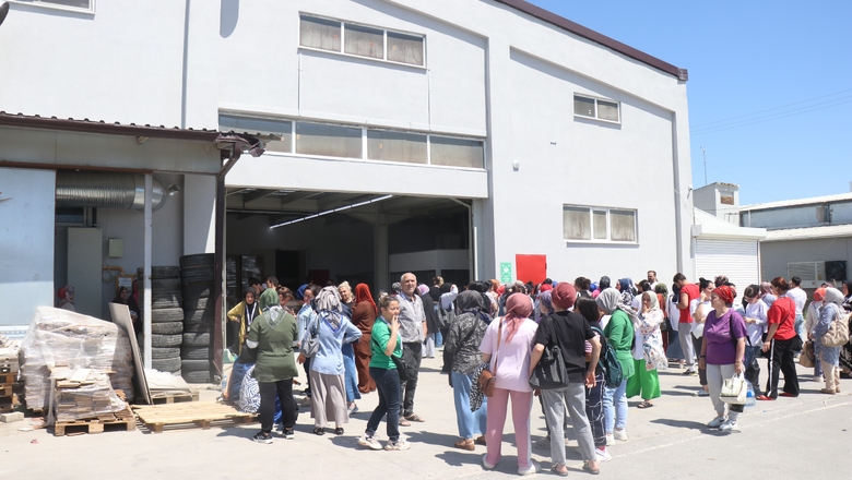 Oto kılıf imalathanesinin tavanı çöktü