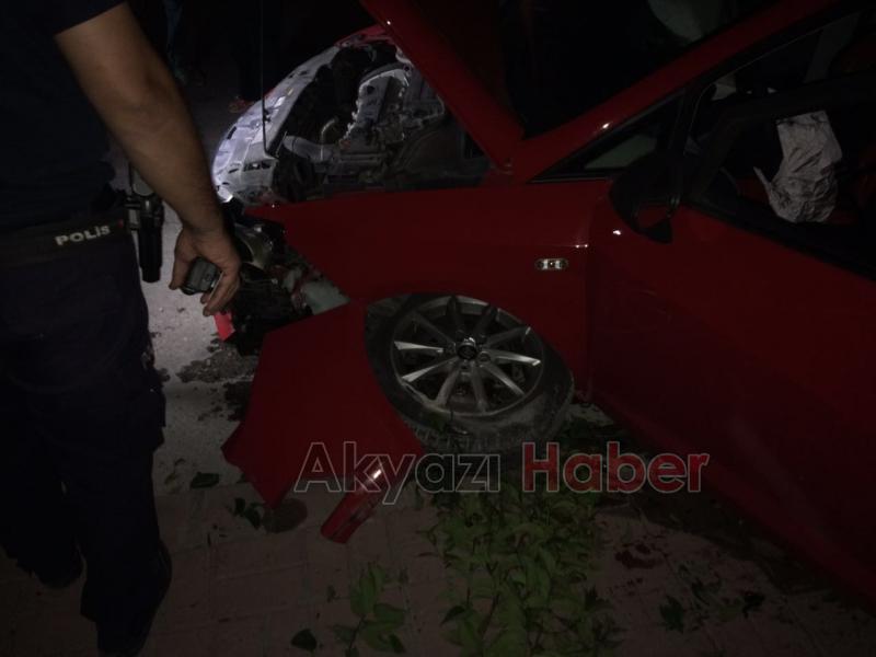 Otomobil Ağaca Çarparak Durabildi