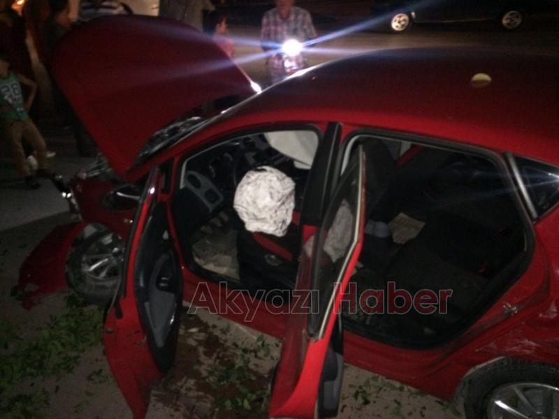 Otomobil Ağaca Çarparak Durabildi