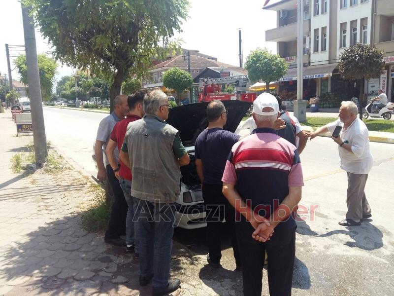 Otomobil Alev Aldı