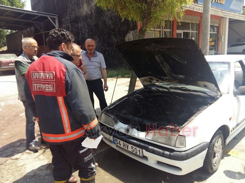 Otomobil Alev Aldı