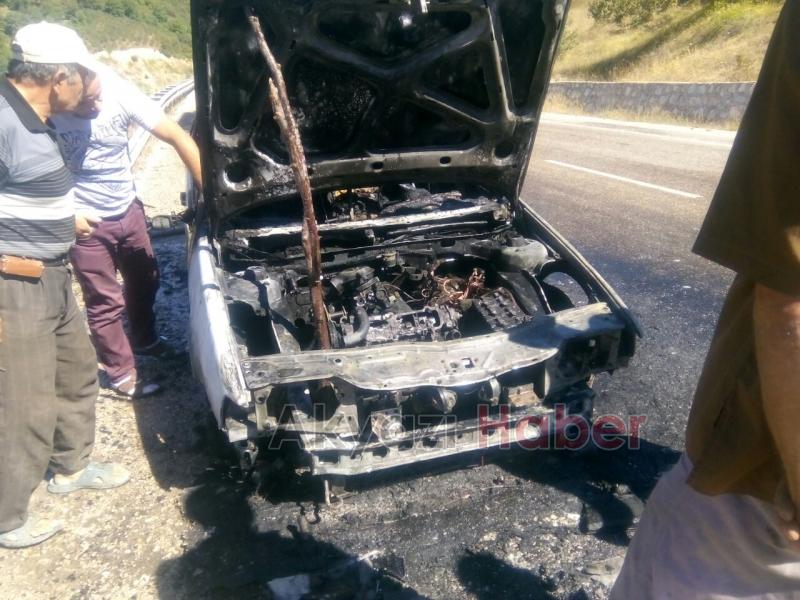 Otomobil Alev Alev Yanarak Kullanılamaz Hale Geldi