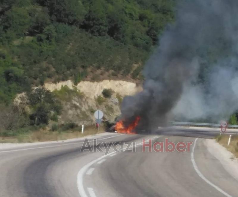 Otomobil Alev Alev Yanarak Kullanılamaz Hale Geldi