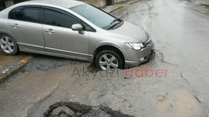 Otomobil Asfalta Saplandı