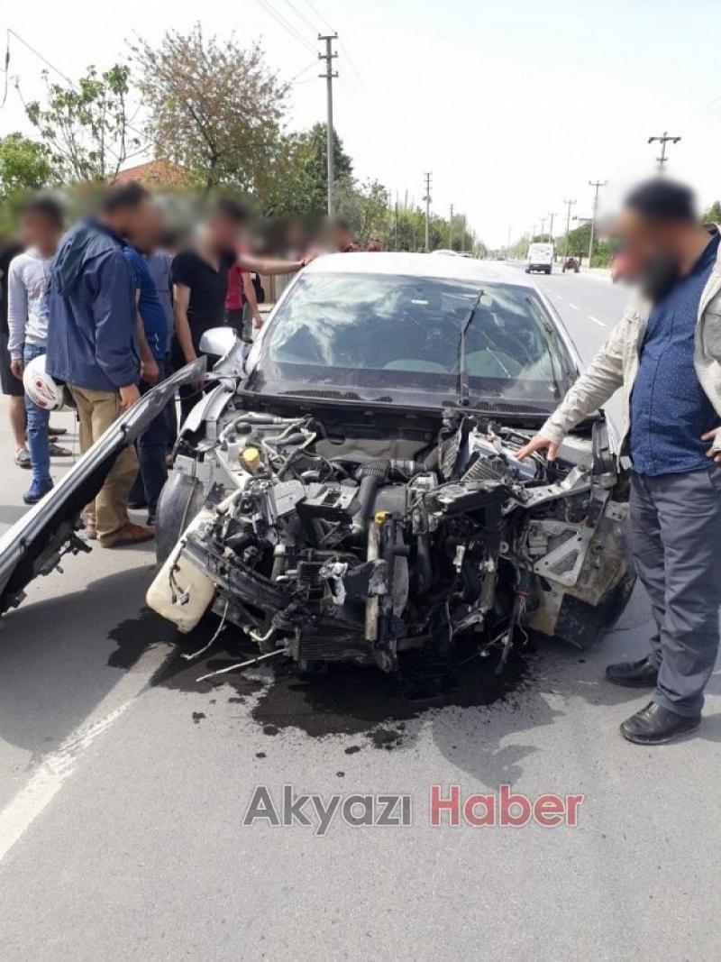 Otomobil Bahçe Duvarına Girdi