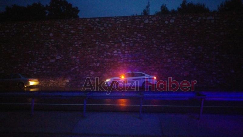 Otomobil Bariyerlere Çarptı