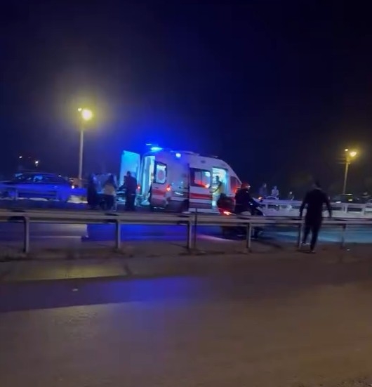 Otomobil bariyerlere çarptı