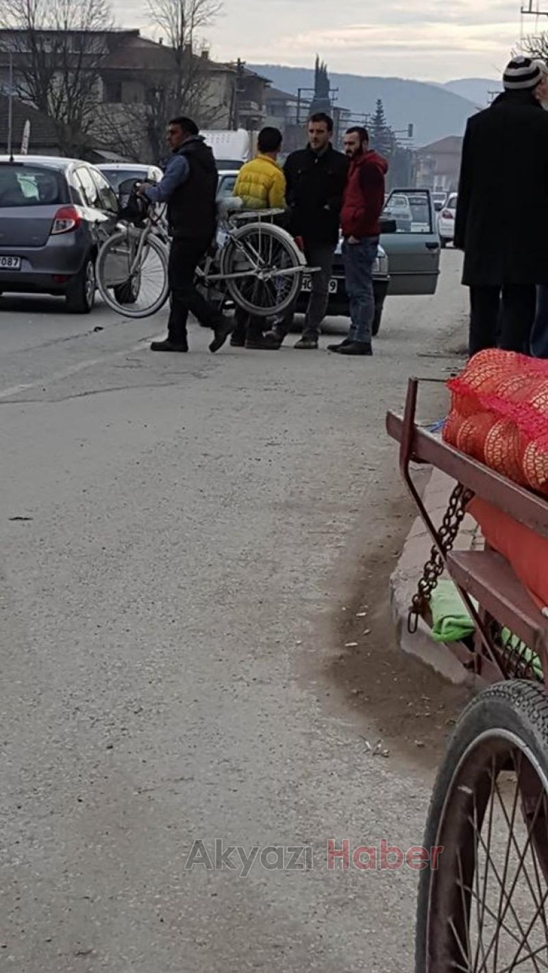 OTOMOBİL BİSİKLETE ÇARPTI 2 YARALI