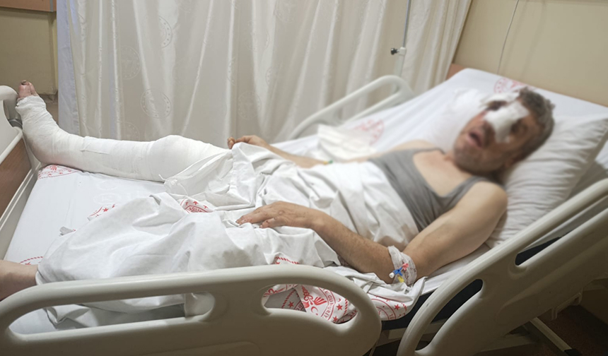 Otomobil bisikletliye çarptı; Kaza anı kamerada