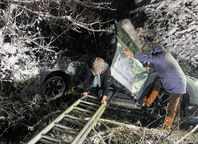 Otomobil dereye uçtu