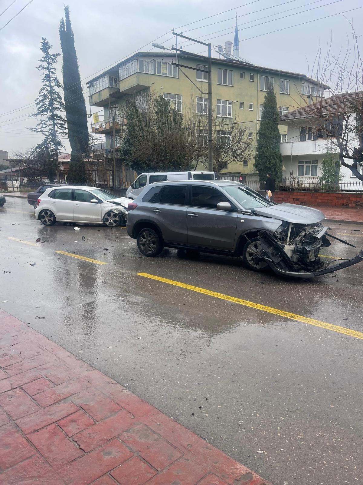 Otomobil ile cip çarpıştı