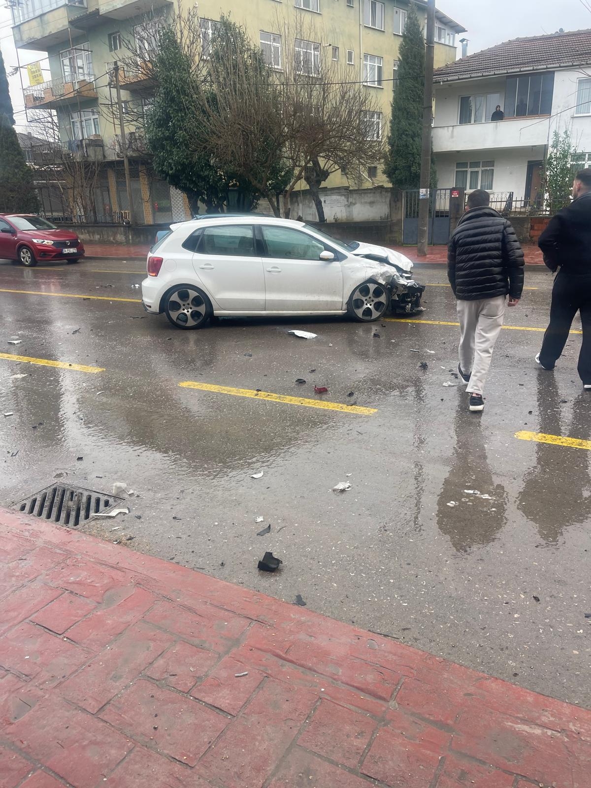 Otomobil ile cip çarpıştı