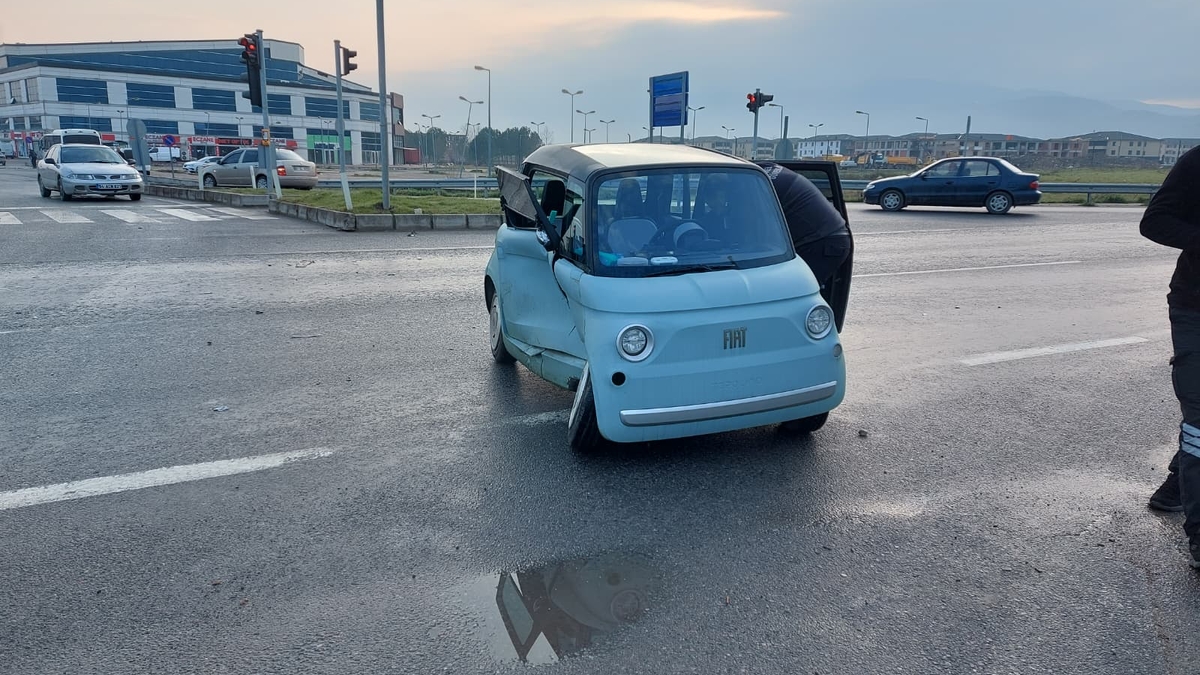 otomobil ile elektrikli aracın çarpıştığı kazada bir kişi yaralandı