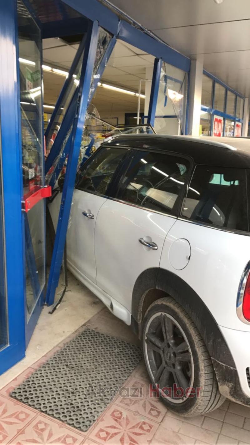 Otomobil İle Markete Girdi