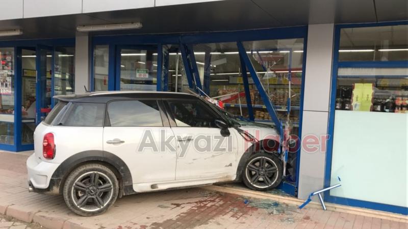 Otomobil İle Markete Girdi