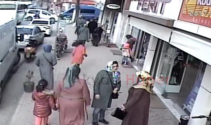 Otomobil ile Motosiklet Çarpıştı Kaza Anı