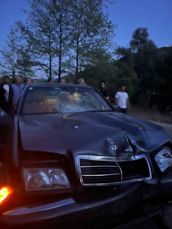 Otomobil ile motosiklet kafa kafaya çarpıştı