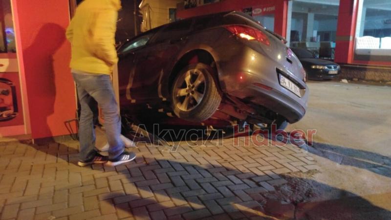 Otomobil Kayınca Tarihi Çeşmeye Girdi