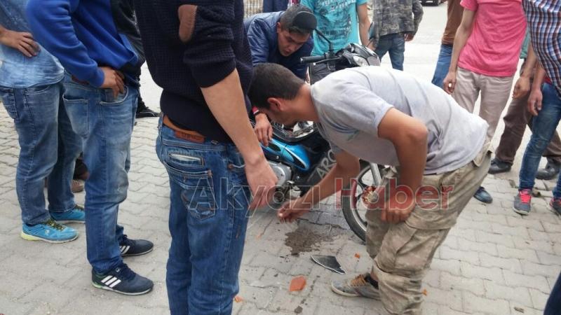 Otomobil Motosikletle Çarpıştı 2 Yaralı