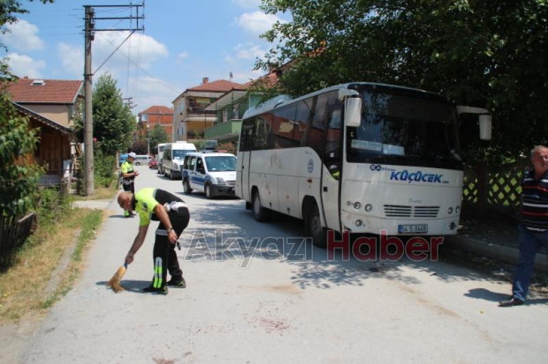 Otomobil Park Halindeki Minibüse Çarptı