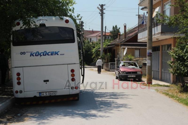 Otomobil Park Halindeki Minibüse Çarptı