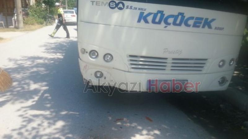 Otomobil Park Halindeki Minibüse Çarptı