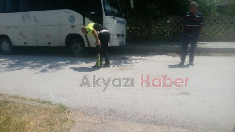 Otomobil Park Halindeki Minibüse Çarptı