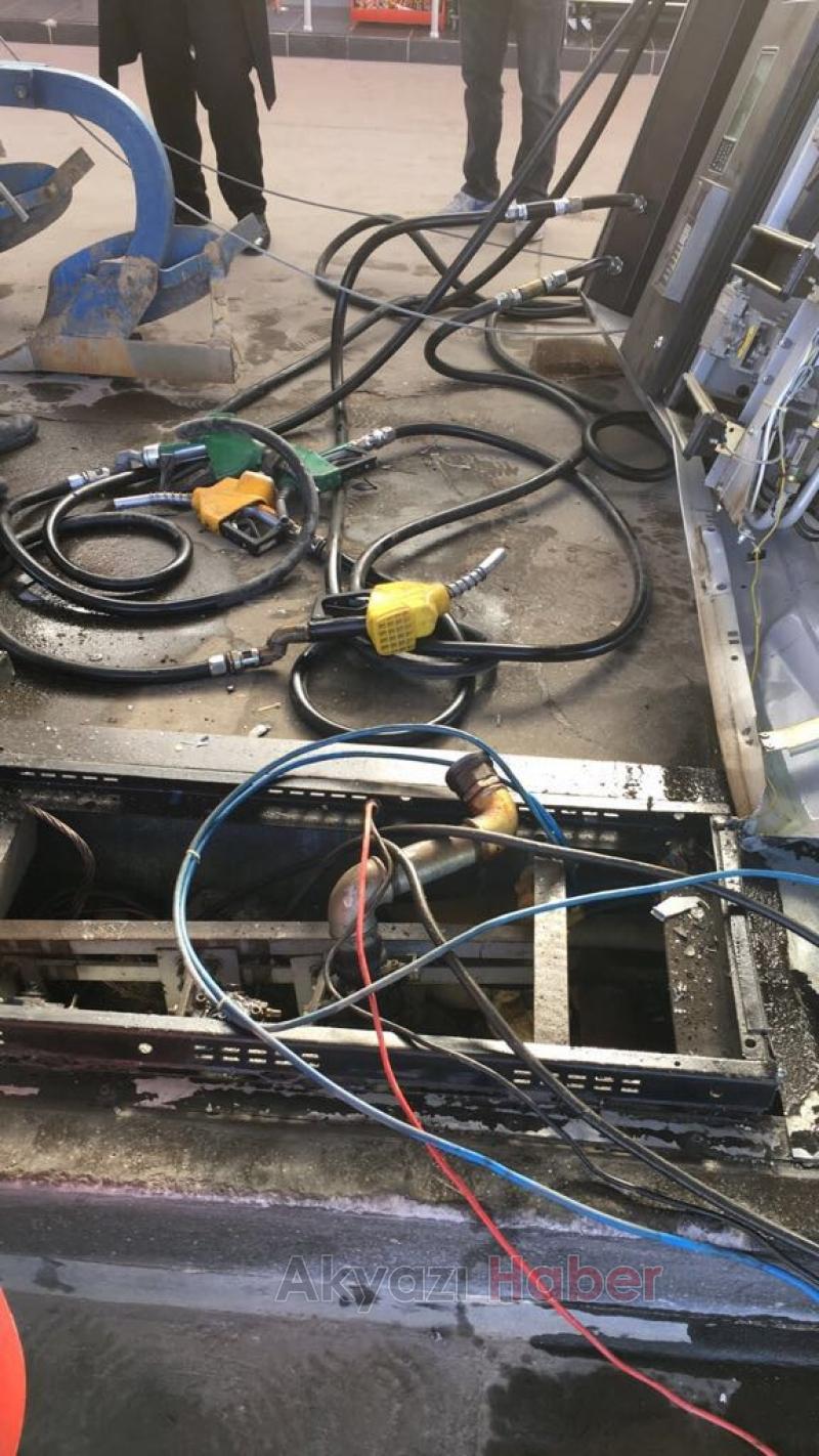 OTOMOBİL PETROLE DALDI