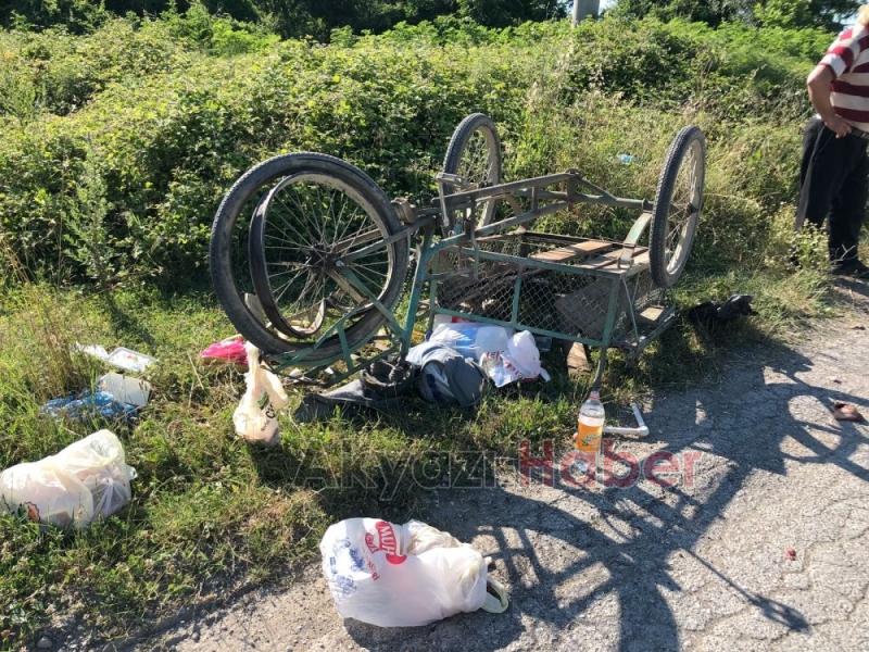 Otomobil Üç Tekerlekli Bisiklete Çarptı