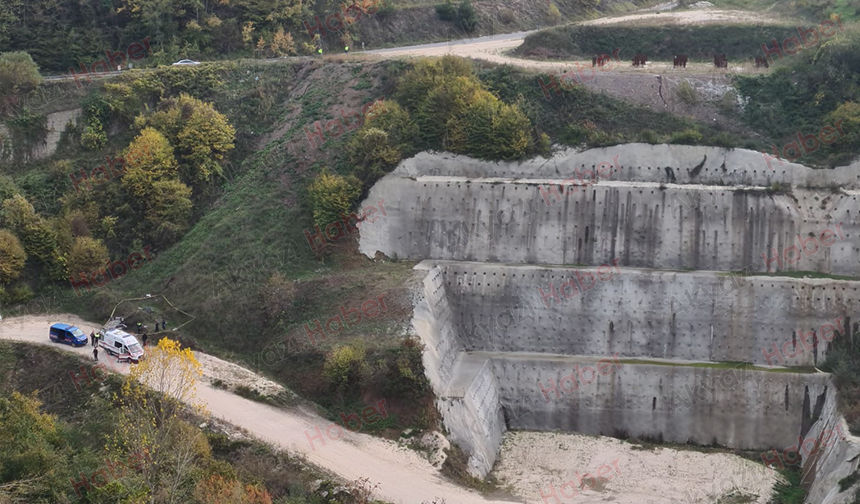 Otomobil uçuruma yuvarlandı; Ölü ve yaralılar var