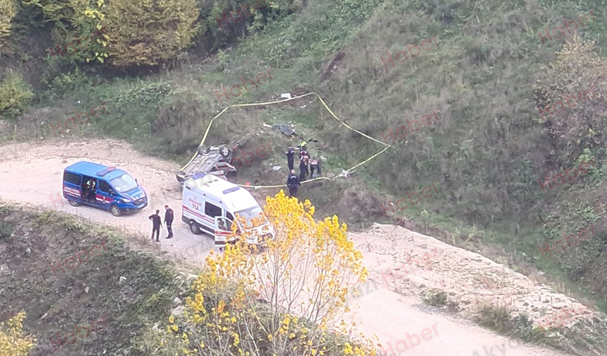 Otomobil uçuruma yuvarlandı; Ölü ve yaralılar var