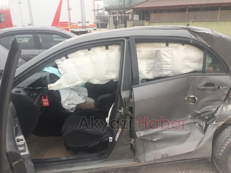 Otomobil Yakıt Tankerine Çarptı